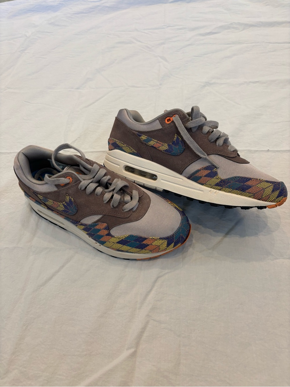 Like New Nike Air Max 1 N7 Taupe Haze Citron Pulse
Mens Size 7.5 Woman's 9.